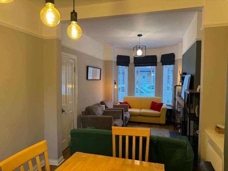 Stylish, Spacious And Central 4 Bedroom House Belfast Esterno foto